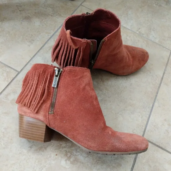 Reaction leather bootie very cute color size 6.5 - Picture 2 of 5